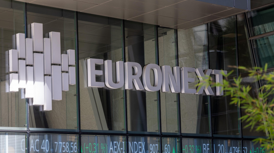 Borsa: Europa cauta, gira in calo Francoforte