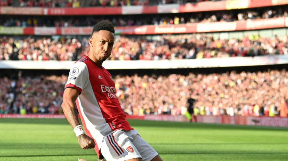 Barcelona sign Aubameyang as free agent until 2025