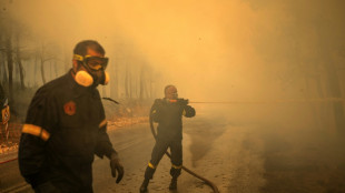 Fire toll mounts in Greece as blazes spread