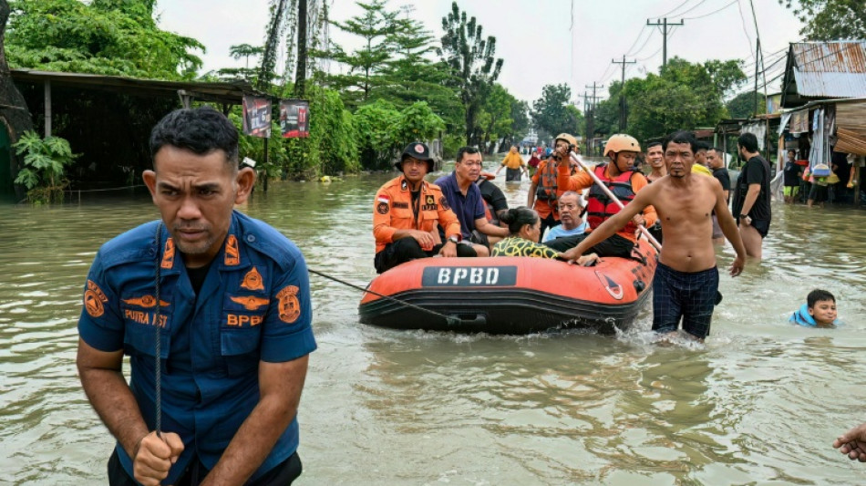 Devastadoras inundaciones dejan m&aacute;s de 300 muertos en Indonesia y Tailandia