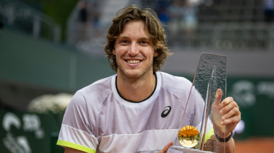 Chileno Nicol&aacute;s Jarry &eacute; campe&atilde;o do ATP 250 de Genebra