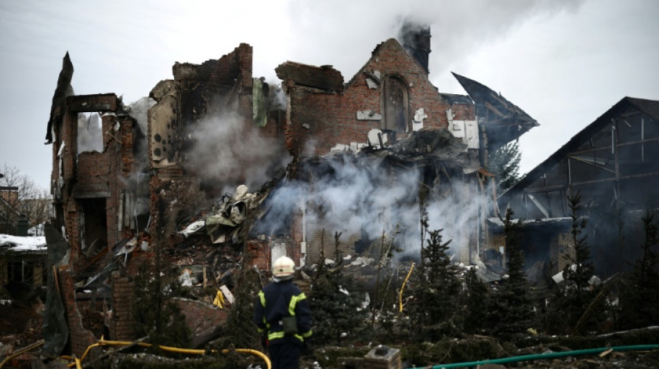 Kiev &eacute; alvo de bombardeios &agrave;s v&eacute;speras do 4&ordm; anivers&aacute;rio da invas&atilde;o russa