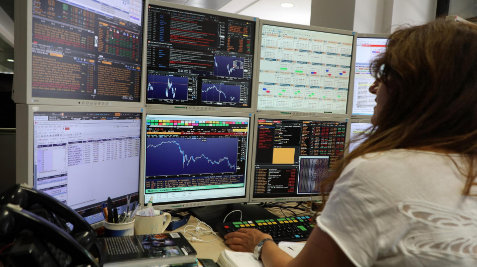 Borsa: Milano prosegue fiacca (-0,1%) con le banche in calo