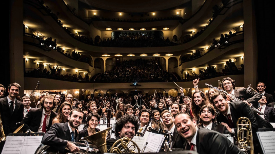 Tosca e artisti internazionali per l'Orchestra Senzaspine
