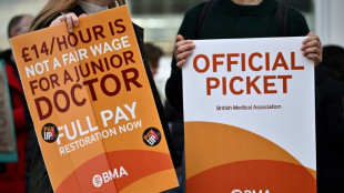 Angleterre: les m&eacute;decins d&eacute;marrent leur gr&egrave;ve d'une longueur in&eacute;dite