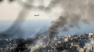 Raids isra&eacute;liens intenses au Liban, salves de roquettes du Hezbollah contre Isra&euml;l