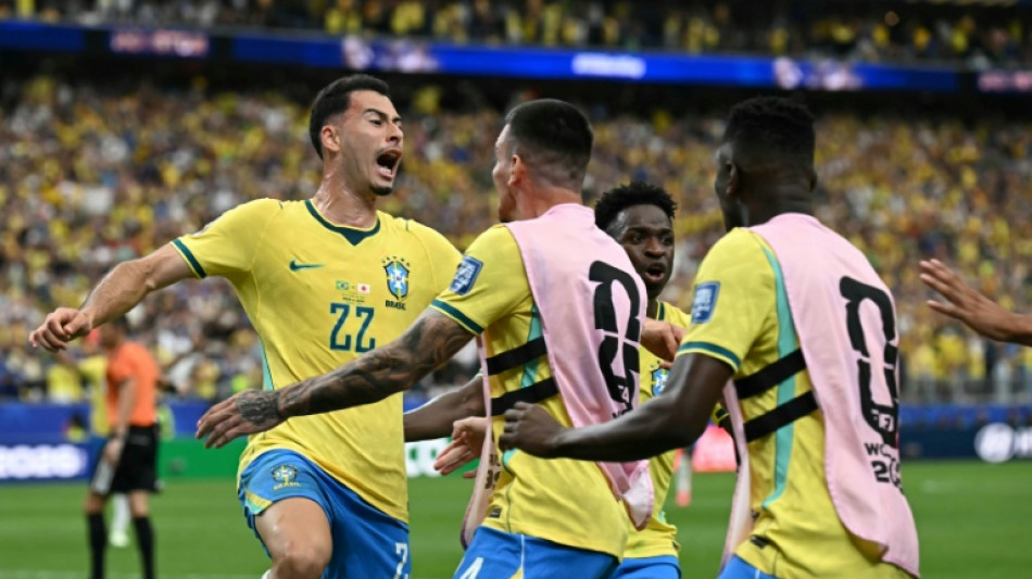 Brasil vence Jap&atilde;o de virada (2-1) e vai &agrave;s oitavas da Copa do Mundo