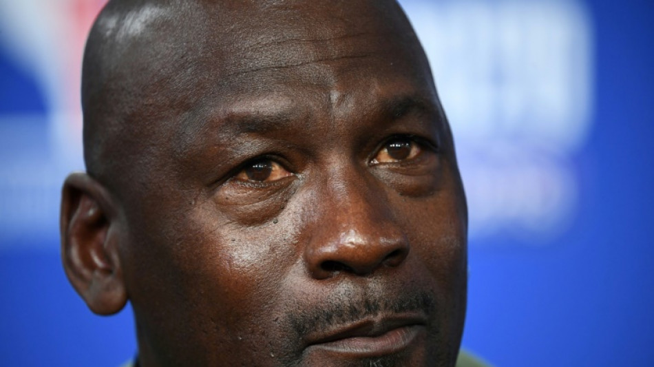 Michael Jordan deixar&aacute; de ser dono majorit&aacute;rio do Charlotte Hornets