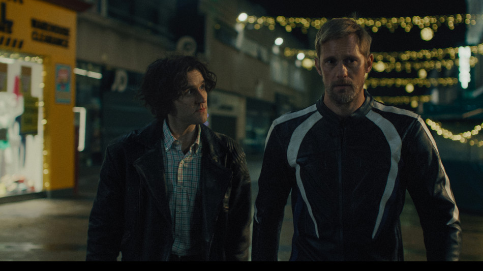 Skarsgard biker gay in Pillion, commedia romantica bdsm per San Valentino