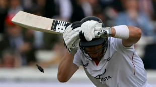 Smith steadies England as New Zealand set 254 to win first Test