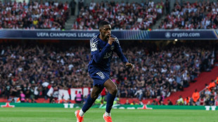 Les&atilde;o de Demb&eacute;l&eacute; "evolui favoravelmente" segundo PSG