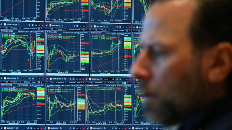 Triple record en cl&ocirc;ture &agrave; Wall Street pour les indices alors que l'inflation ralentit
