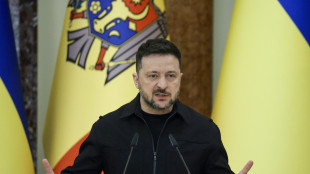 Zelensky, 'cinico attaccarci nei giorni che precedono una tregua di propaganda'
