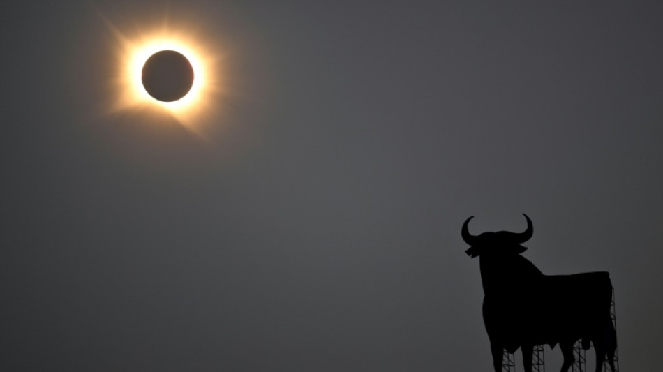 Eclipse deixa parte da Espanha na escurid&atilde;o