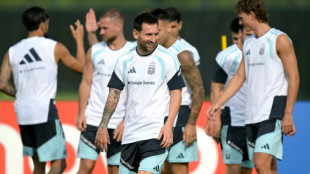 Messi entrena con Argentina despu&eacute;s del reporte sobre la salud de su padre