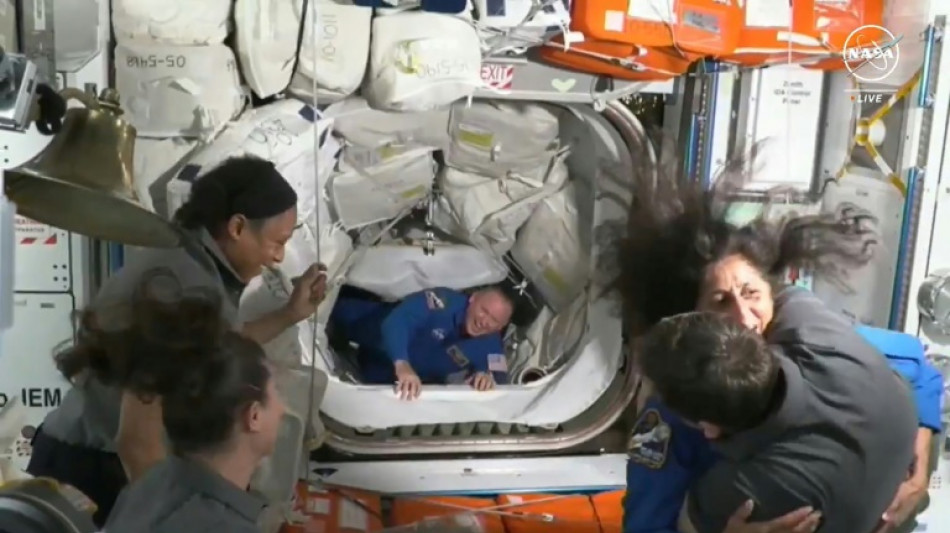 Les premiers astronautes du vaisseau Starliner de Boeing arriv&eacute;s dans l'ISS, malgr&eacute; quelques accrocs