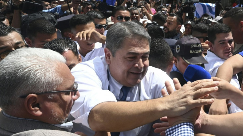 Honduras: l'ex-pr&eacute;sident Hernandez, graci&eacute; par Trump, compara&icirc;tra libre &agrave; son proc&egrave;s