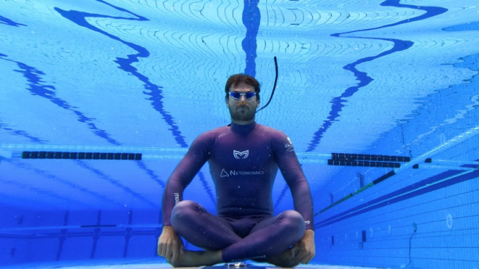 Con 29 minutos bajo el agua, un apne&iacute;sta croata explora los l&iacute;mites humanos