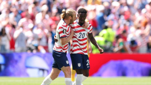 Estados Unidos vencem Austr&aacute;lia (2-0) e se classificam para pr&oacute;xima fase da Copa do Mundo