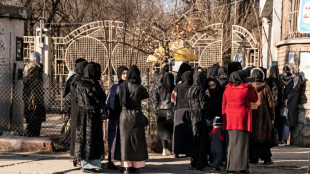 Bewaffnete Sicherheitskr&auml;fte verwehren Studentinnen in Kabul Zugang zu Universit&auml;ten