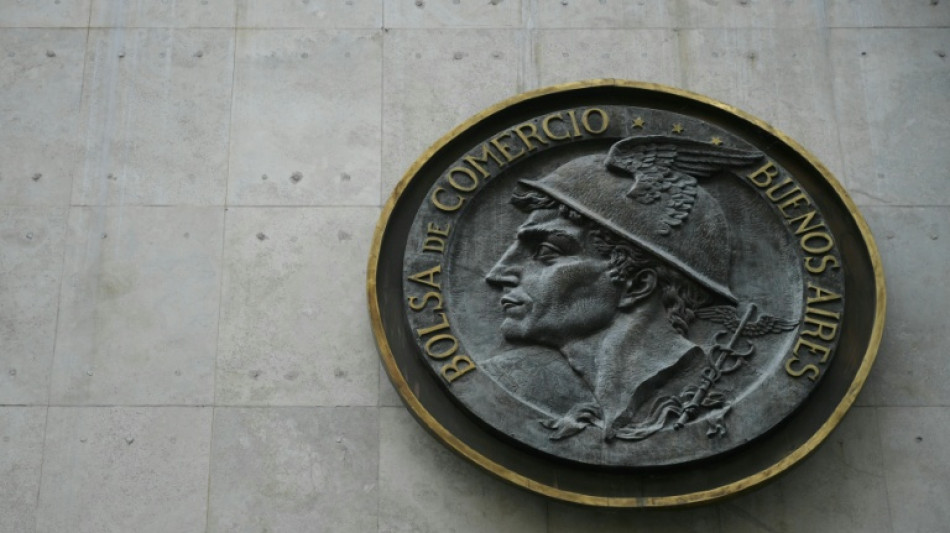 Argentina oficializa el millonario financiamiento de EEUU a d&iacute;as de unas cruciales elecciones