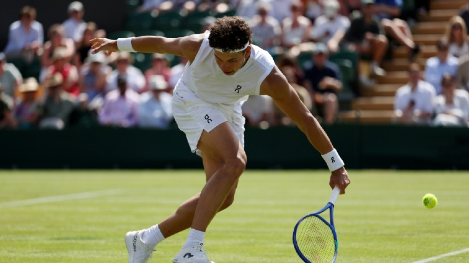Ben Shelton, n&uacute;mero 5 do mundo, cai na estreia em Wimbledon
