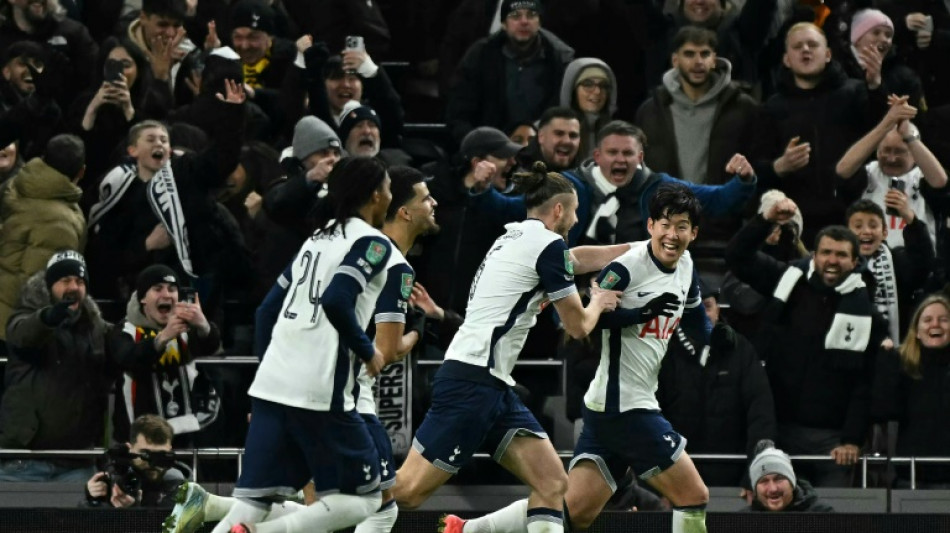 Tottenham vence Manchester United (4-3) e vai &agrave;s semifinais da Copa da Liga Inglesa