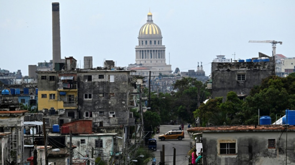 Cuba, asfixiada por el embargo petrolero de EEUU, se esfuerza por restablecer su red el&eacute;ctrica