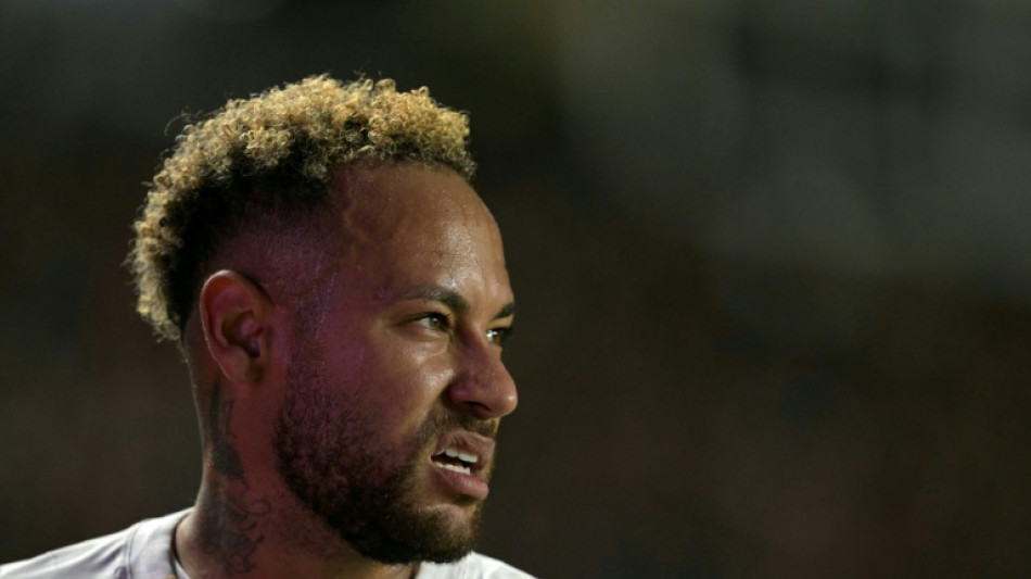 Neymar &eacute; d&uacute;vida para estreia do Brasil na Copa por les&atilde;o muscular