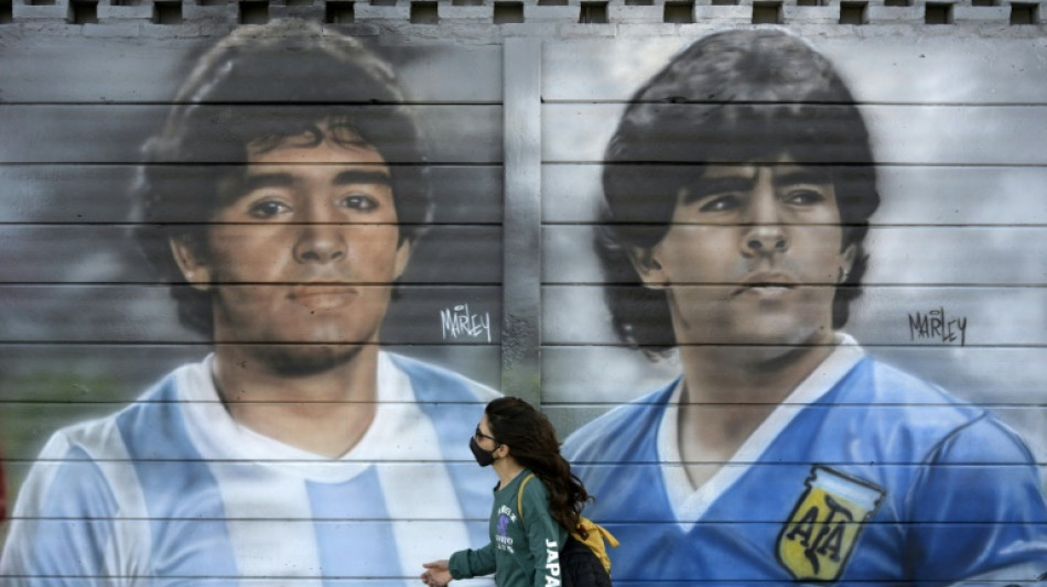 Acusados d&atilde;o vers&otilde;es opostas sobre atendimento domiciliar no julgamento da morte de Maradona