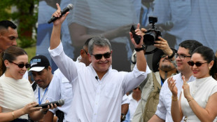 Ex-presidente Hern&aacute;ndez volta a Honduras agradecido com indulto de Trump
