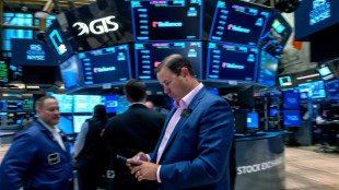 Wall Street s'essouffle, lest&eacute;e par de mauvais indicateurs