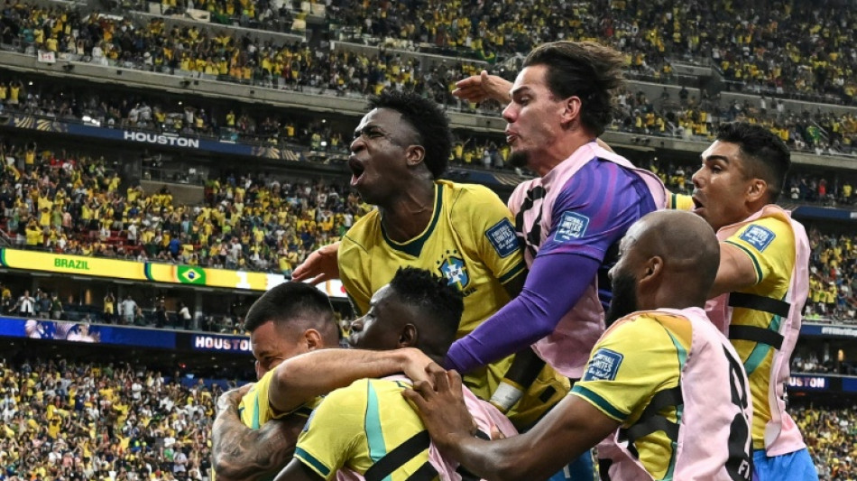 Martinelli libera a Brasil, primer gigante que lleva a octavos 