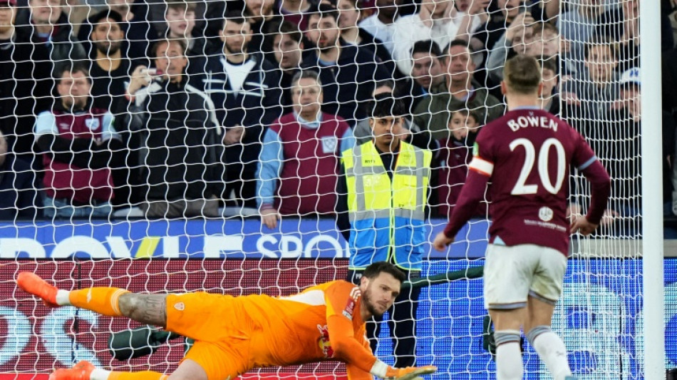 Perri brilha nos p&ecirc;naltis e Leeds vai &agrave; semifinal da Copa da Inglaterra