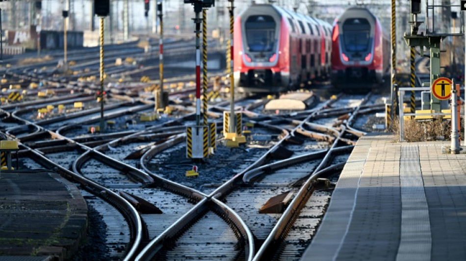Mann will in anfahrenden Zug steigen: T&ouml;dlicher Unfall in Bahnhof in Niedersachsen