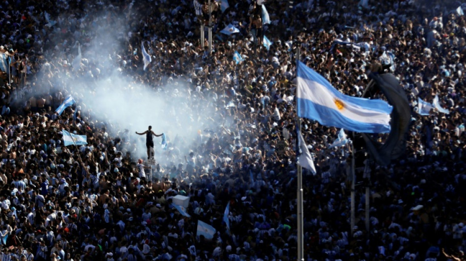 Hunderttausende feiern in Buenos Aires Argentiniens Fu&szlig;ball-WM-Triumph