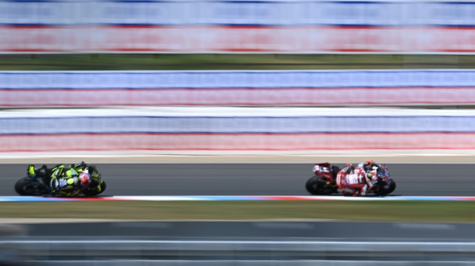 Bagnaia gana el esprint, M&aacute;rquez hace podio y Bezzecchi se va al suelo