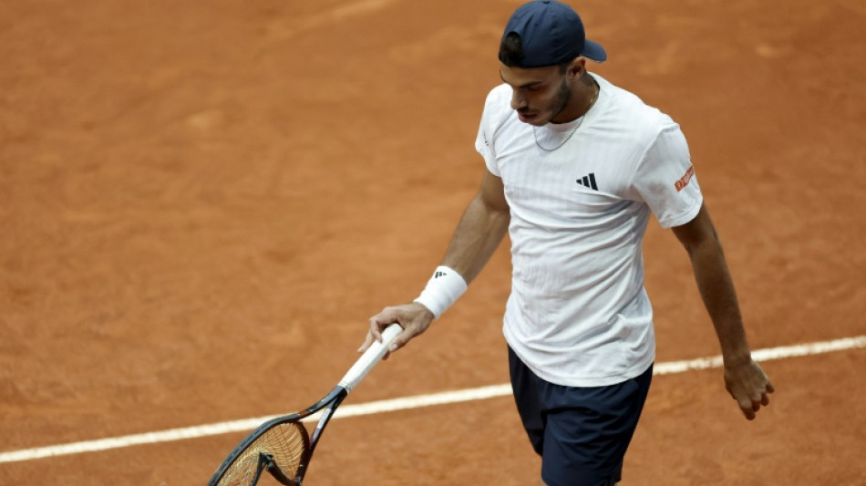 Juan Manuel Cer&uacute;ndolo avan&ccedil;a para as quartas de final em Eastbourne