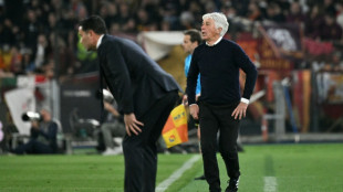 Roma hammer Fiorentina to remain in Champions League hunt
