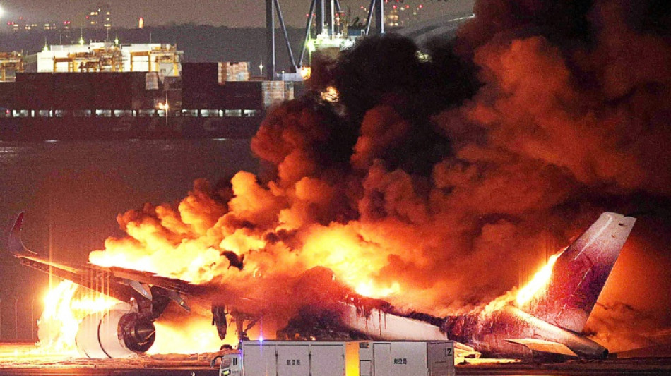 Probable collision entre deux avions &agrave; l'a&eacute;roport de Tokyo-Haneda
