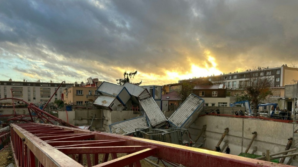 Val-d'Oise: une tornade renverse trois grues et tue un jeune travailleur sur un chantier