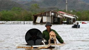 Caribe se recupera de furac&atilde;o devastador, que se aproxima de Bermudas
