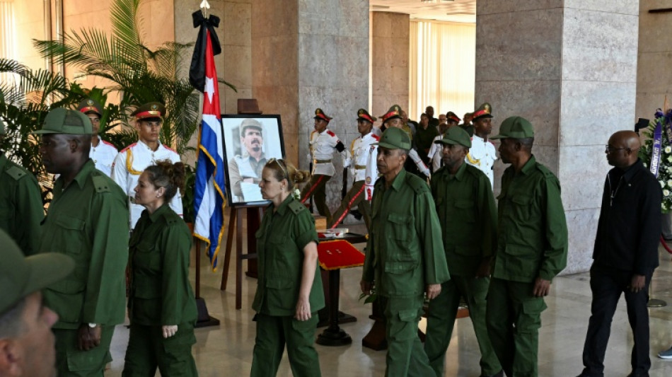 Cubans bid farewell to revolution hero Valdes