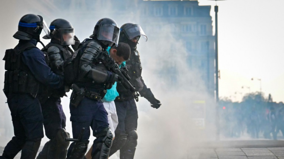 French rally against far-right ends in clashes