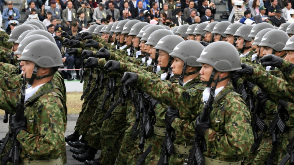 Japans Regierung billigt &uuml;berarbeitete Verteidigungsstrategie und h&ouml;here Milit&auml;rausgaben