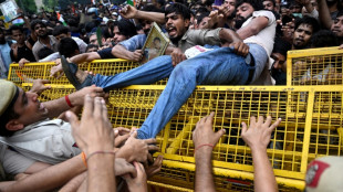La polic&iacute;a india dispersa una manifestaci&oacute;n contra irregularidades en ex&aacute;menes universitarios