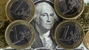 Euro in lieve rialzo a 1,1387 dollari