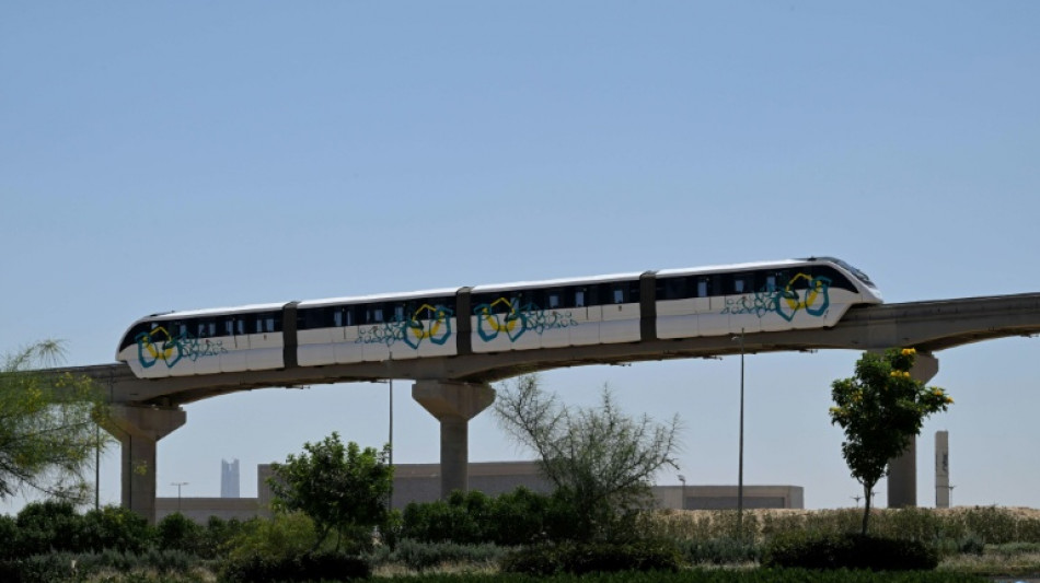 Au Caire, le nouveau monorail survole le chaos urbain 