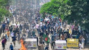 Bangladesh: 32 morts dans les violences, la TV d'&Eacute;tat en feu, l'internet coup&eacute;