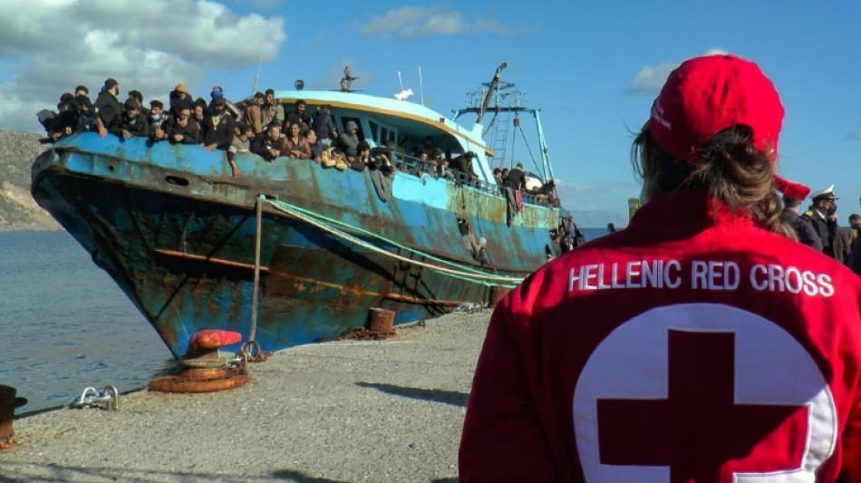 Griechische K&uuml;stenwache bringt Fl&uuml;chtlingsboot mit bis zu 500 Migranten nach Kreta
